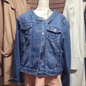 Blue Jean Jacket with Distressed Hem and Classic Collar